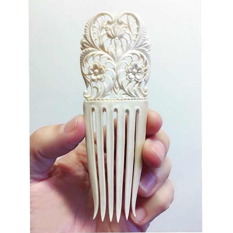 Костяной гребень для волос