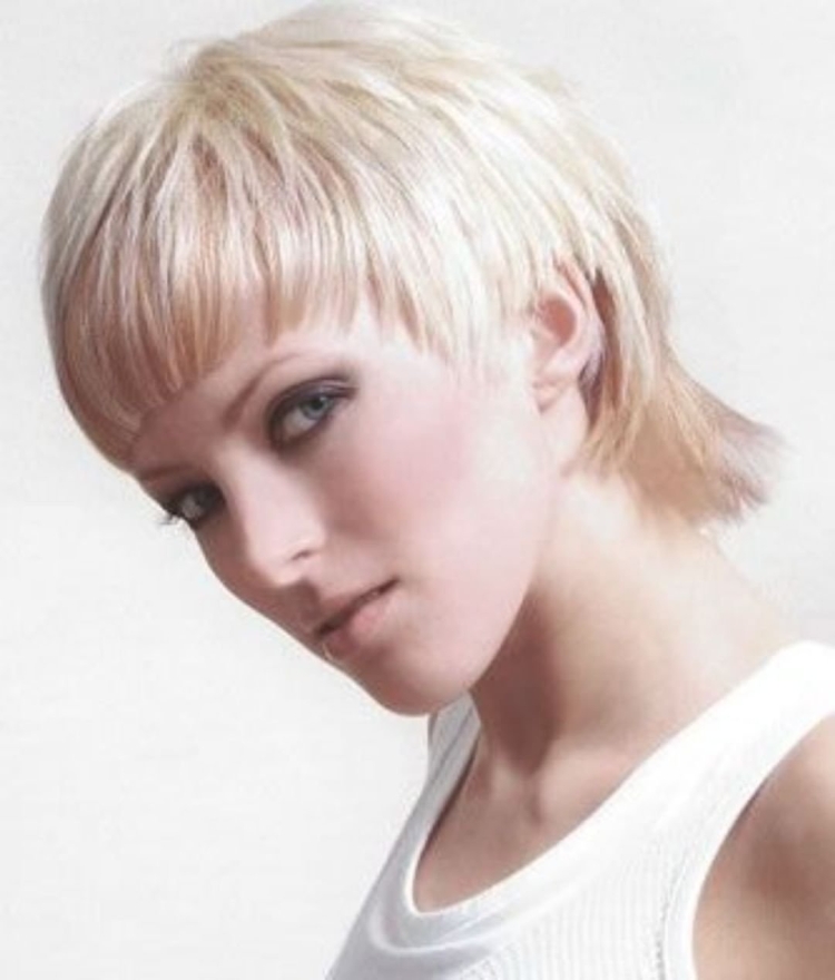 Короткая стрижка с удлиненным задом