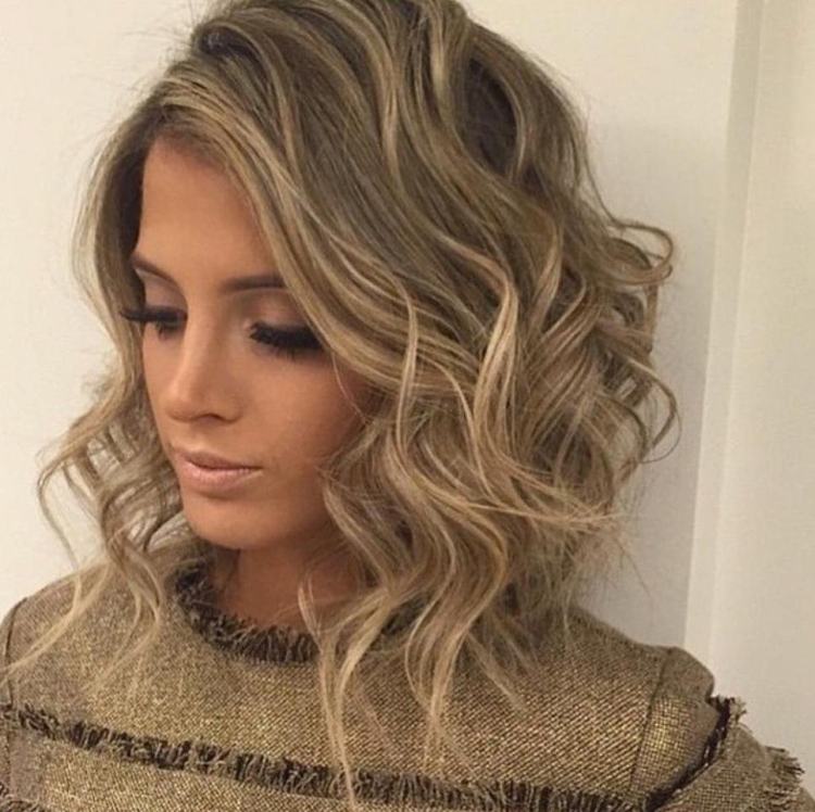 Удлиненный Боб кудри