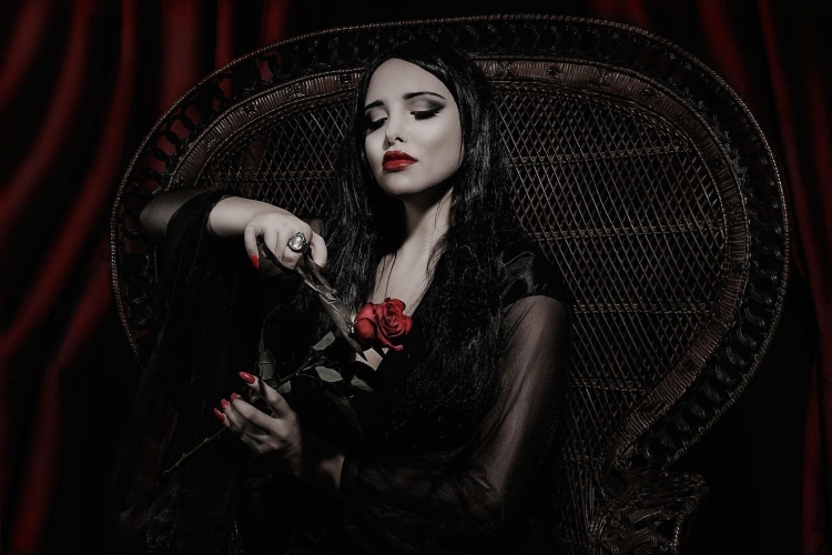 Мортиция Аддамс косплей