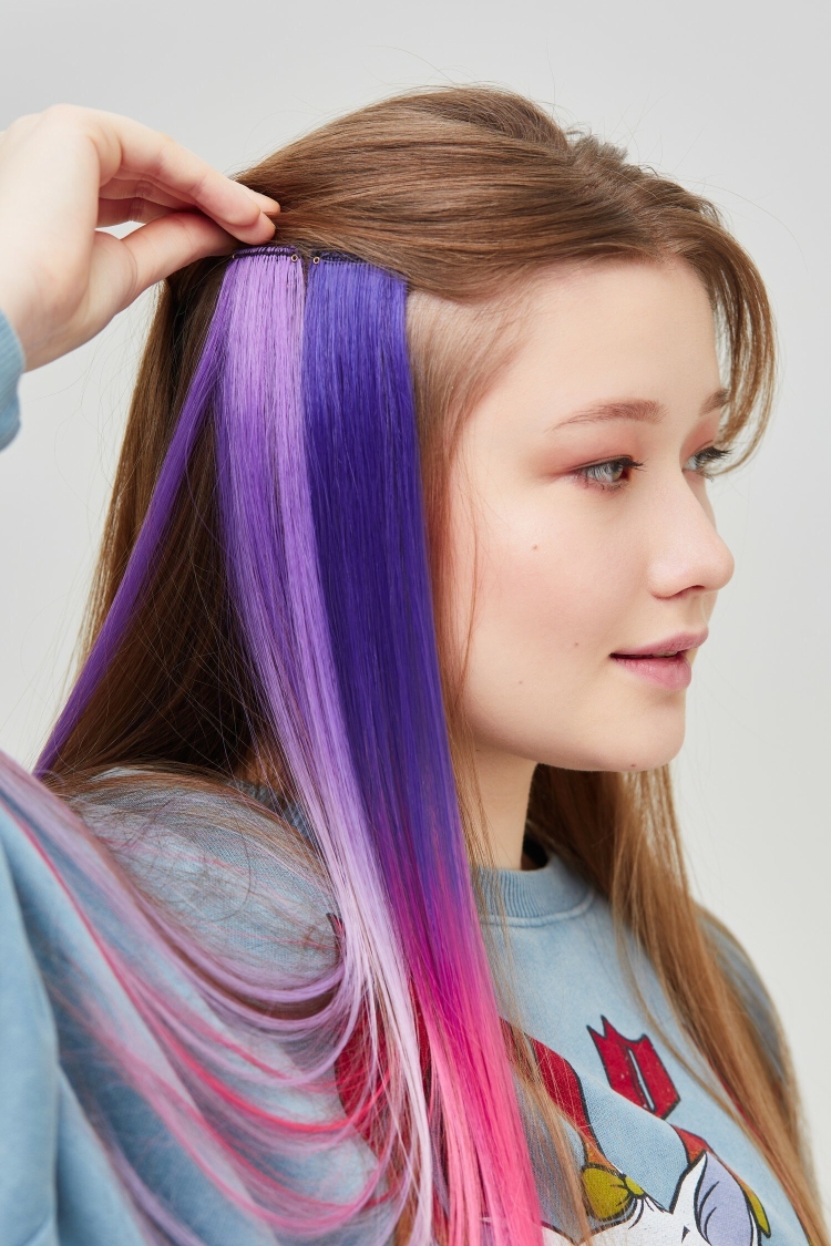 Цветные пряди на волосах