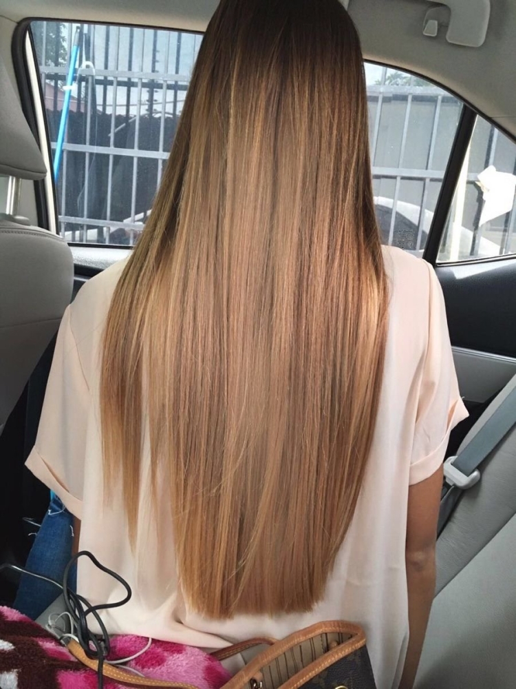 Прямые русые волосы