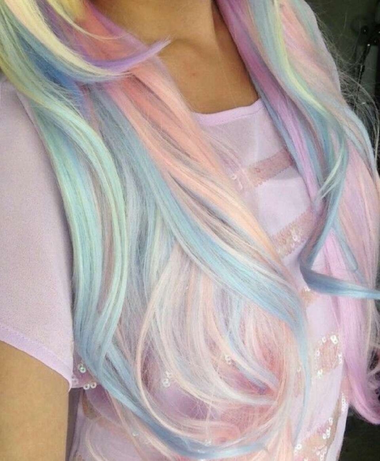 Блонд с цветными прядями