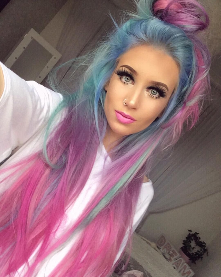 Блонд с цветными прядями