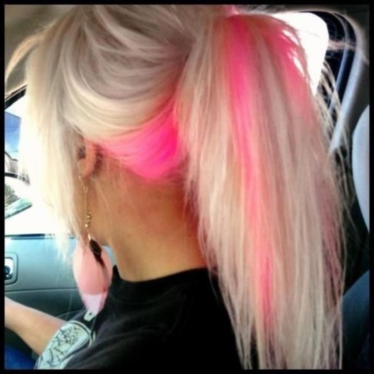 Блонд с цветными прядями