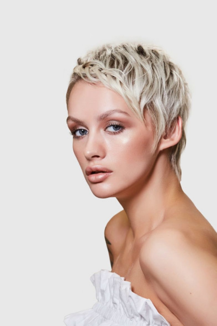 Модель Валерия Сенаторова