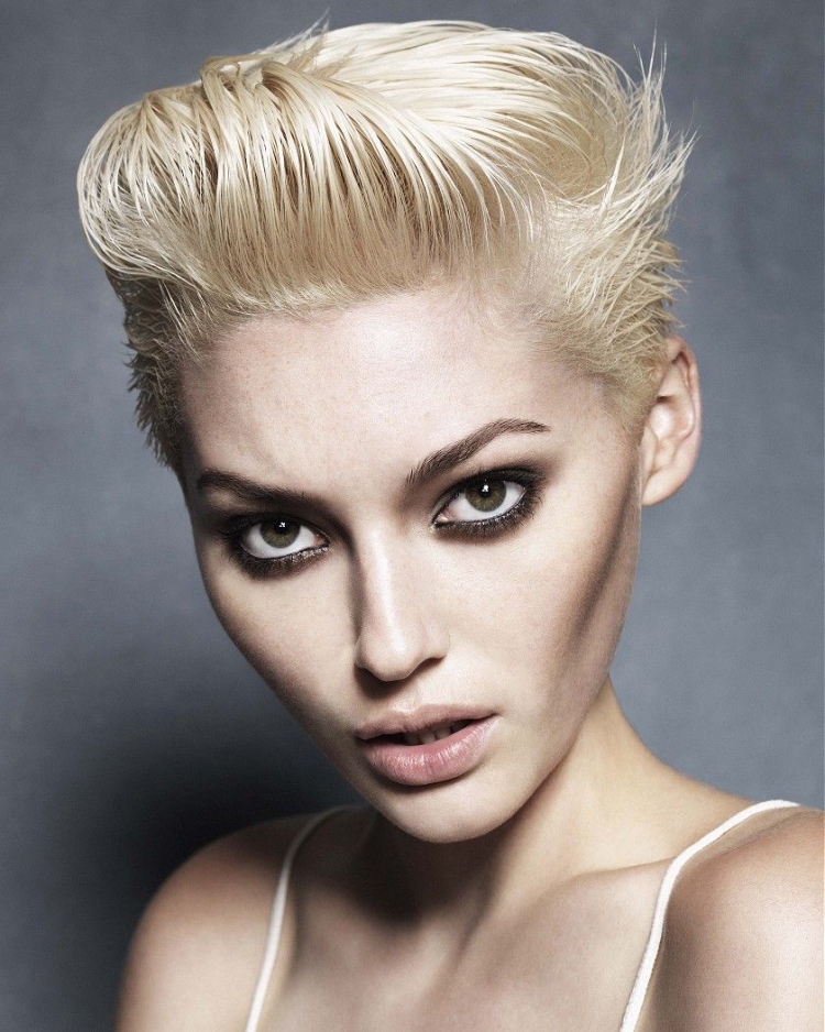 Мокрая прическа на короткие волосы