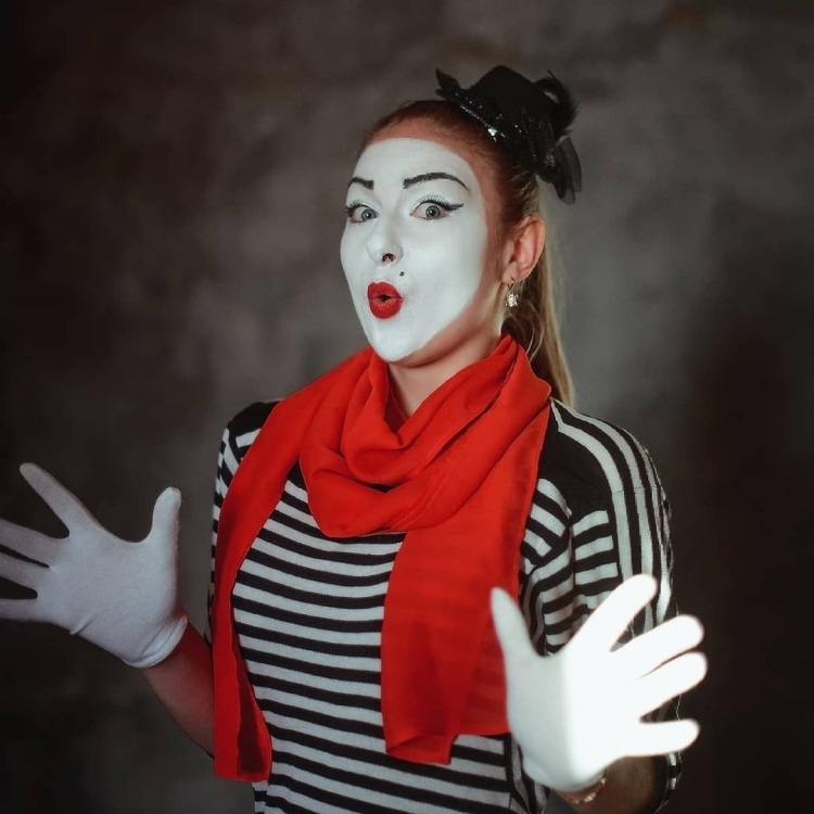 Макияж Мима девочки красный