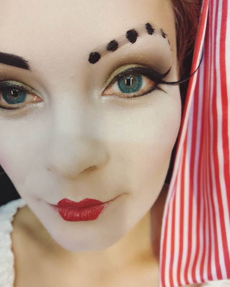 Макияж самки