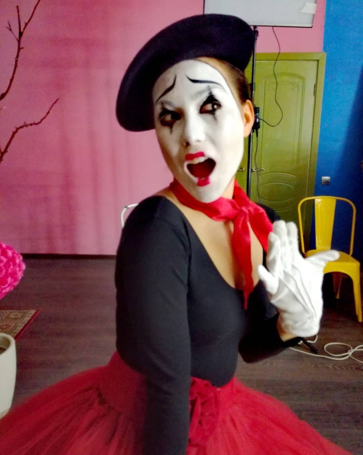 Мим девушка