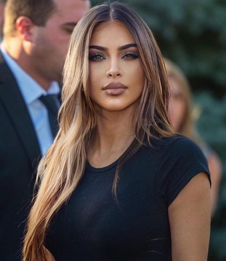 Ким Кардашян цвет волос