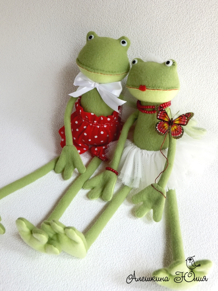 Две влюбленные лягушки