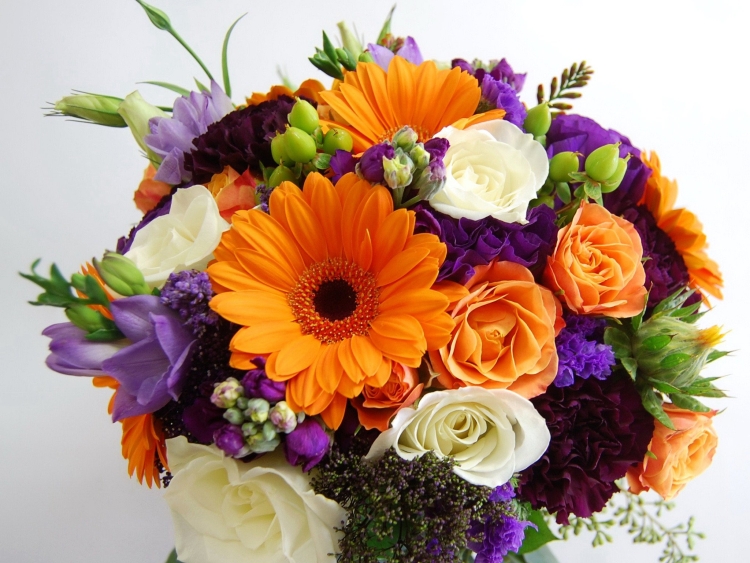 Яркие букеты из цветов