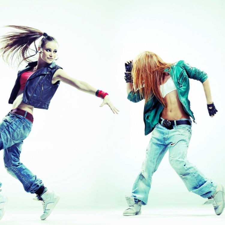 Танцевальный батл девушки