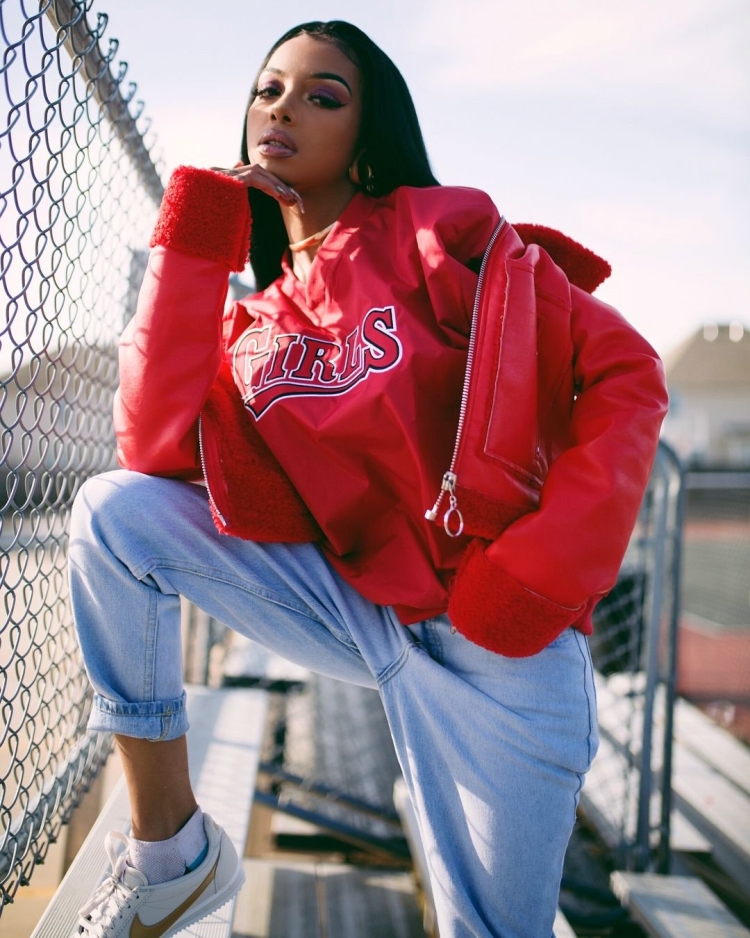 Образ в олимпийке