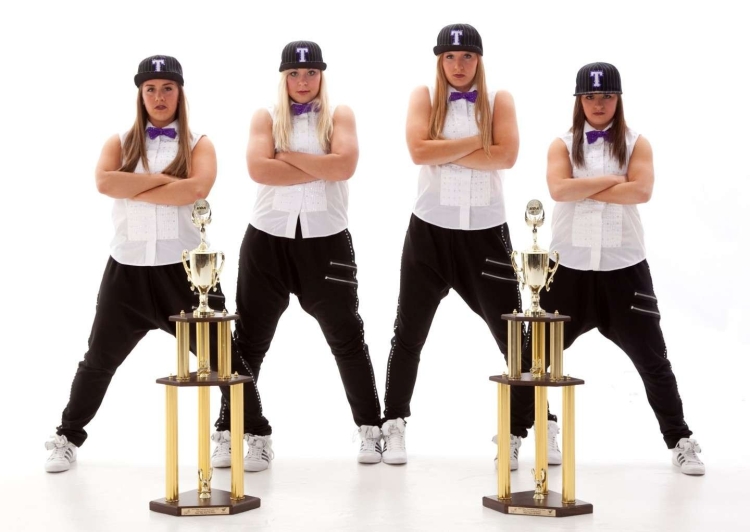 Костюмы в стиле хоп команда