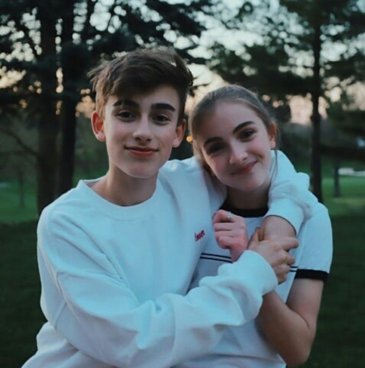 Джонни Орландо с сестрой