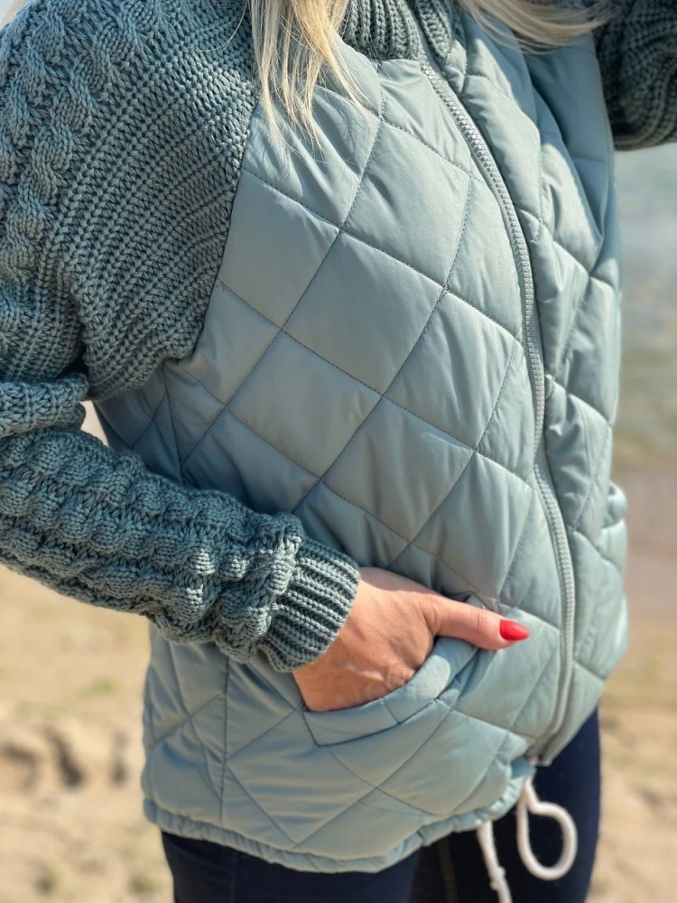 Куртка стёганая с вязаными рукавами