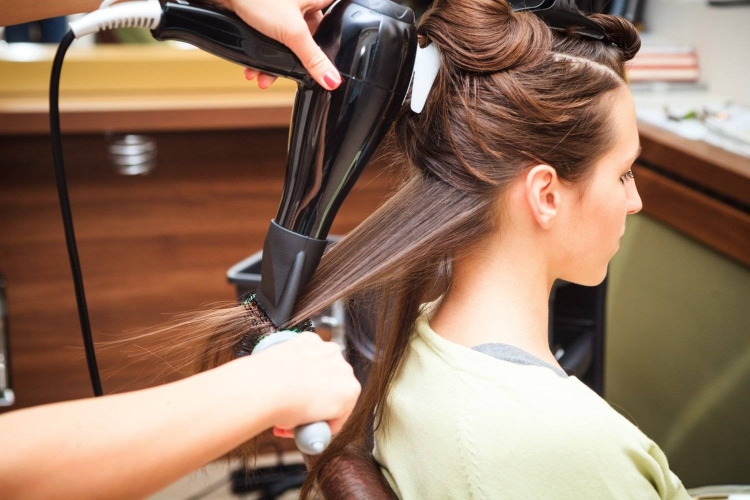 Сушка волос феном