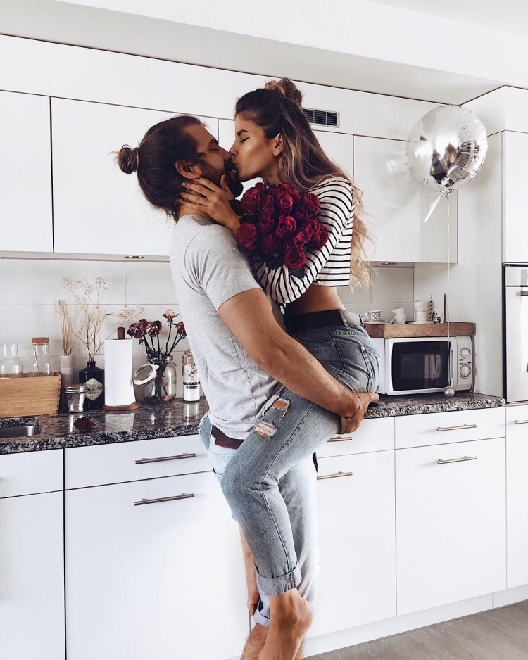 Влюбленные на кухне