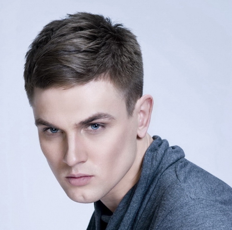 Парикмахерская мужская стрижка