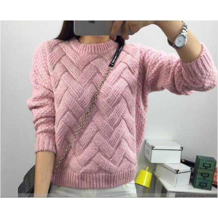 Вязаный свитер женский