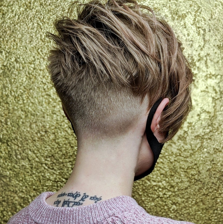 Стрижка фейд Пикси затылок