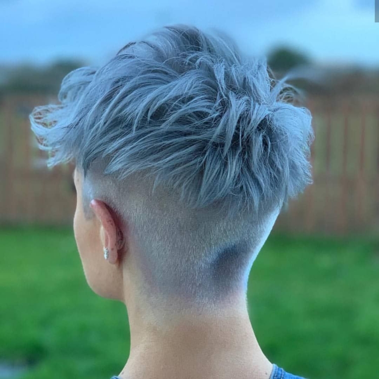 Мужская стрижка с выбритым затылком