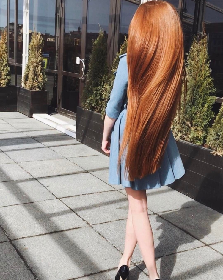 Красивые длинные рыжие волосы