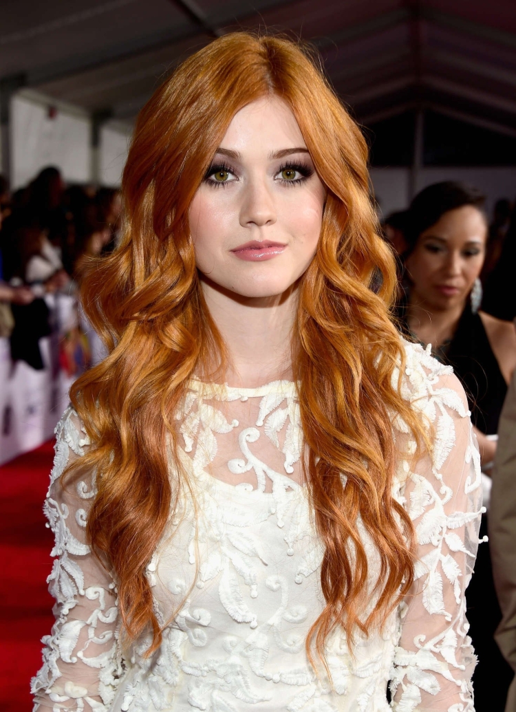 Кэтрин Макнамара цвет волос