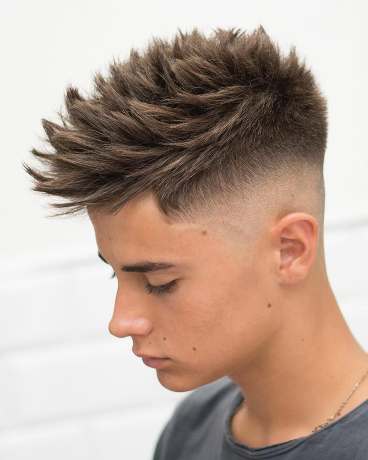 Модные молодежные прически для парней