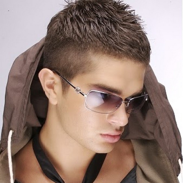 Мужские прически для подростков с очками
