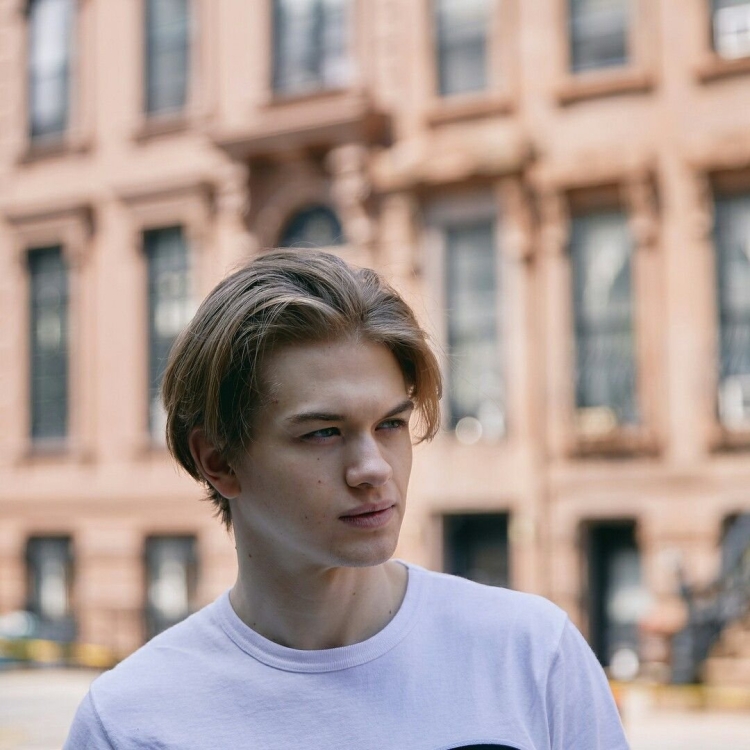 Кёртейнс 2022