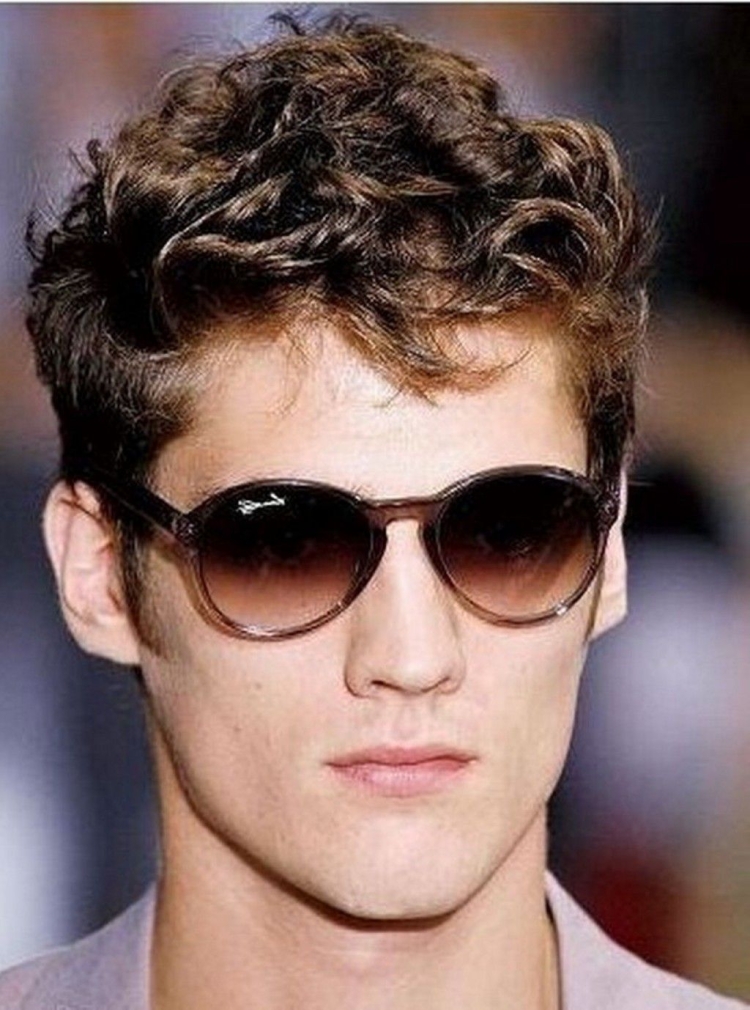 Стрижки для мужчин с вьющимися волосами