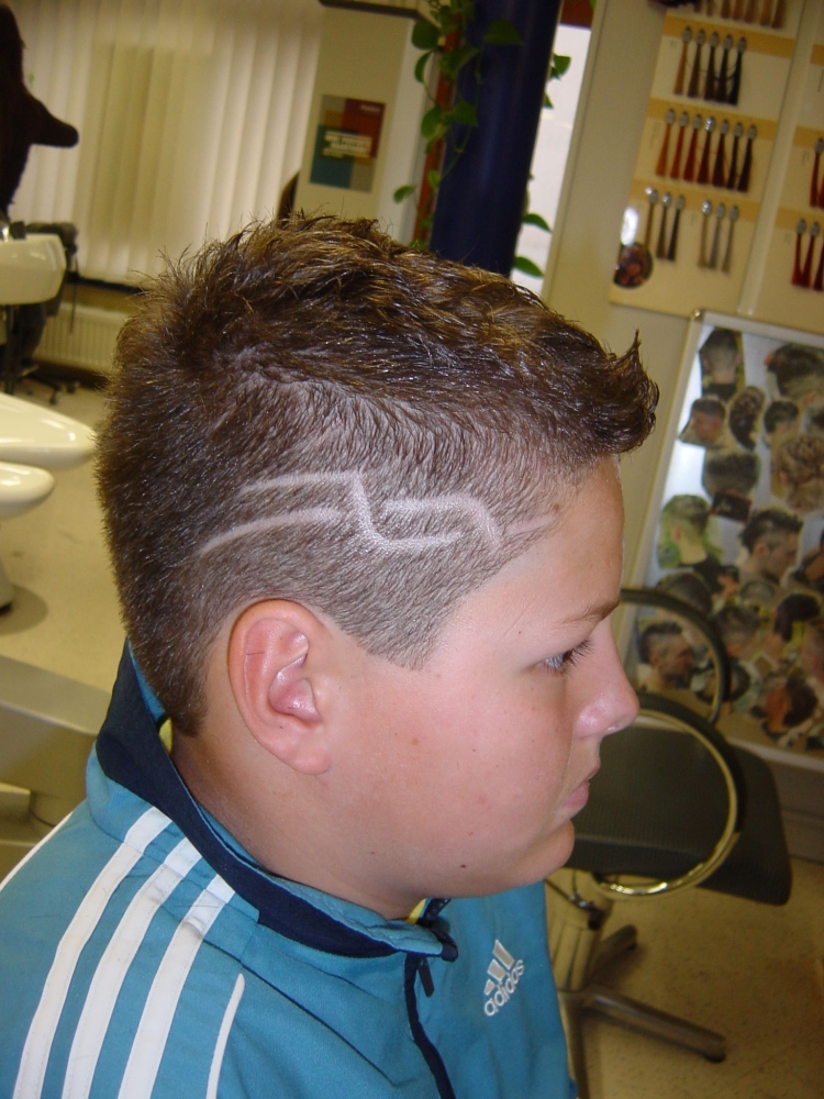 Стрижки для мальчиков с полосками