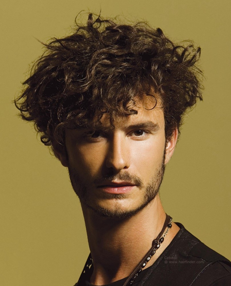 Модная стрижка мужская с кудряшками