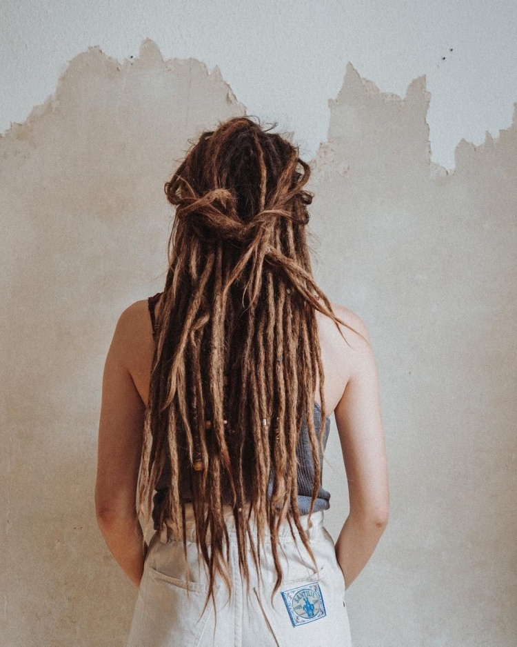 Красивые прически с дредами