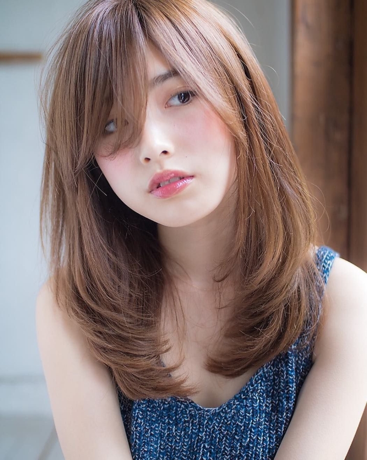 Корейская челка длинная