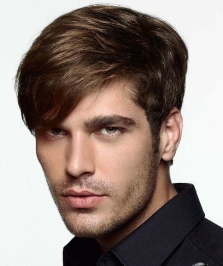 Канадка с длинной асимметричной челкой