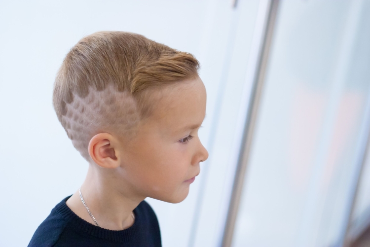 Стрижка с паутинкой для мальчика