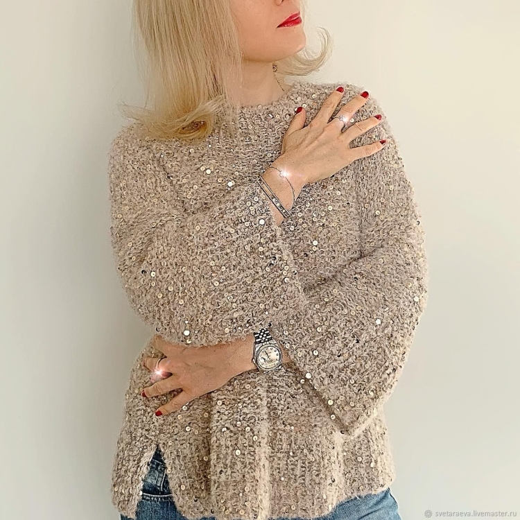Свитер с пайетками