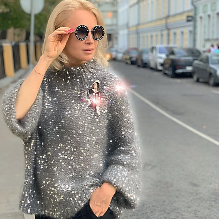 Мохеровый свитер с пайетками