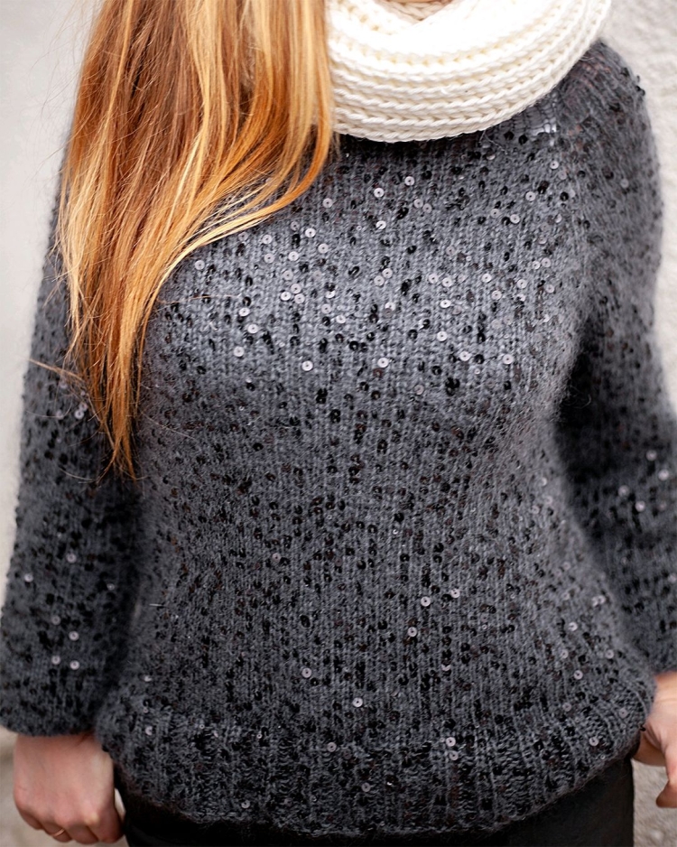 Свитер с пайетками