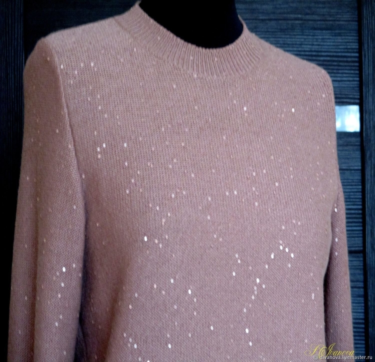 Кофта из пряжи с пайетками
