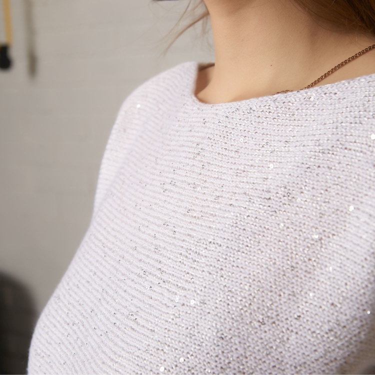 Свитер с пайетками