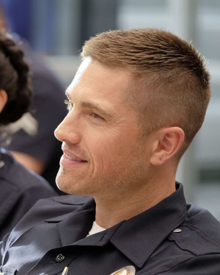 Стрижка фейд полубокс