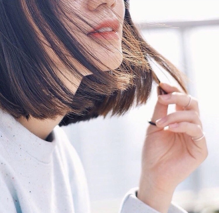 Девушка с каре без лица