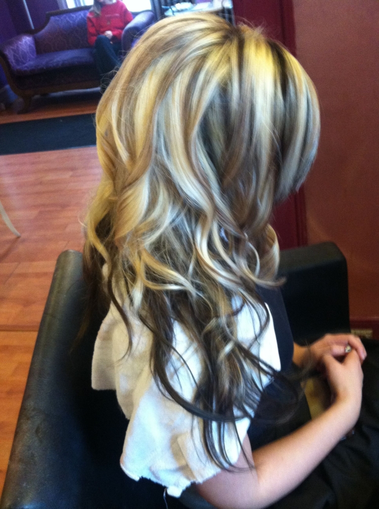 Блондинистое мелирование на темные волосы