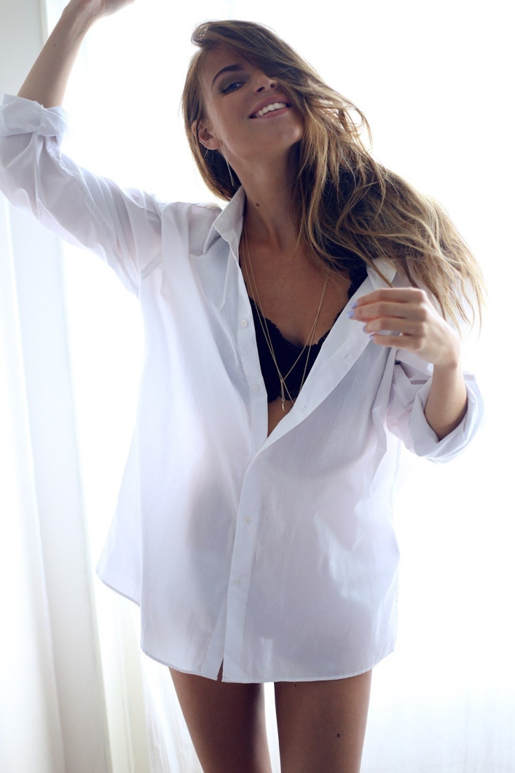 Анна Орис в рубашке