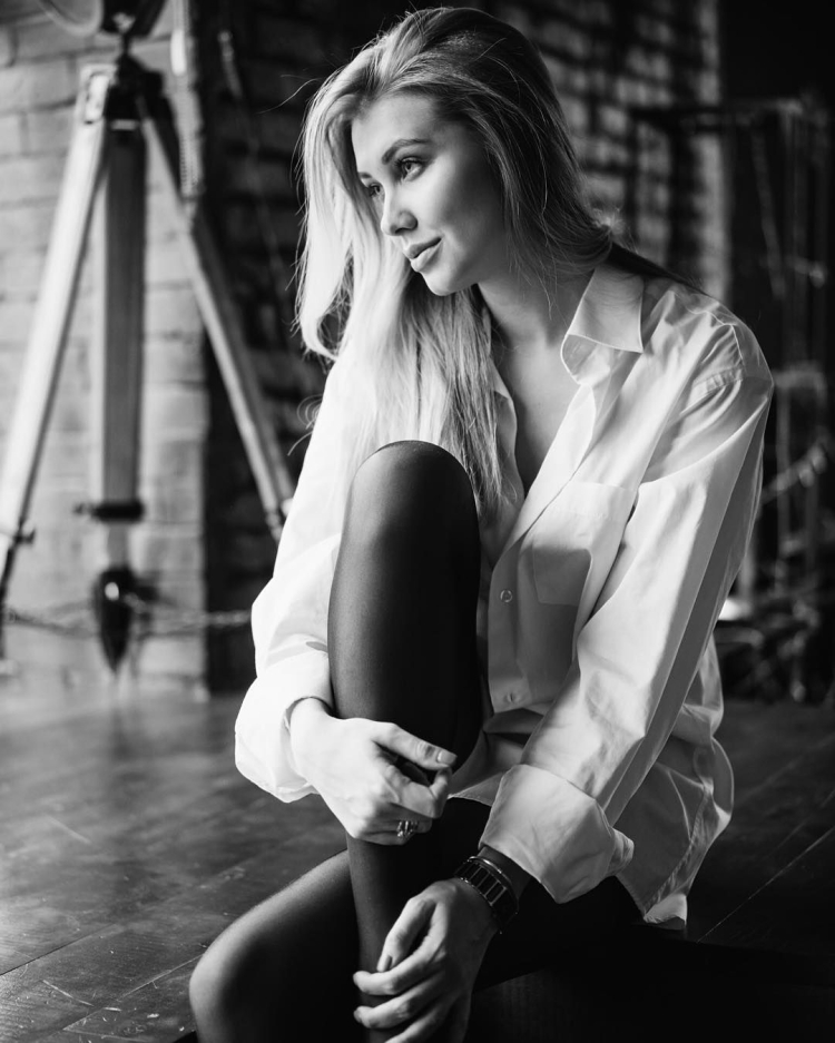 Фотосессия в белой рубашке